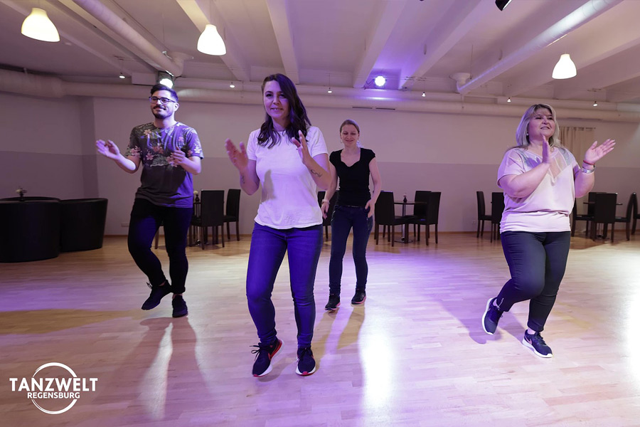 Modern Line Dance in Regensburg - Tanzschule Tanzwelt