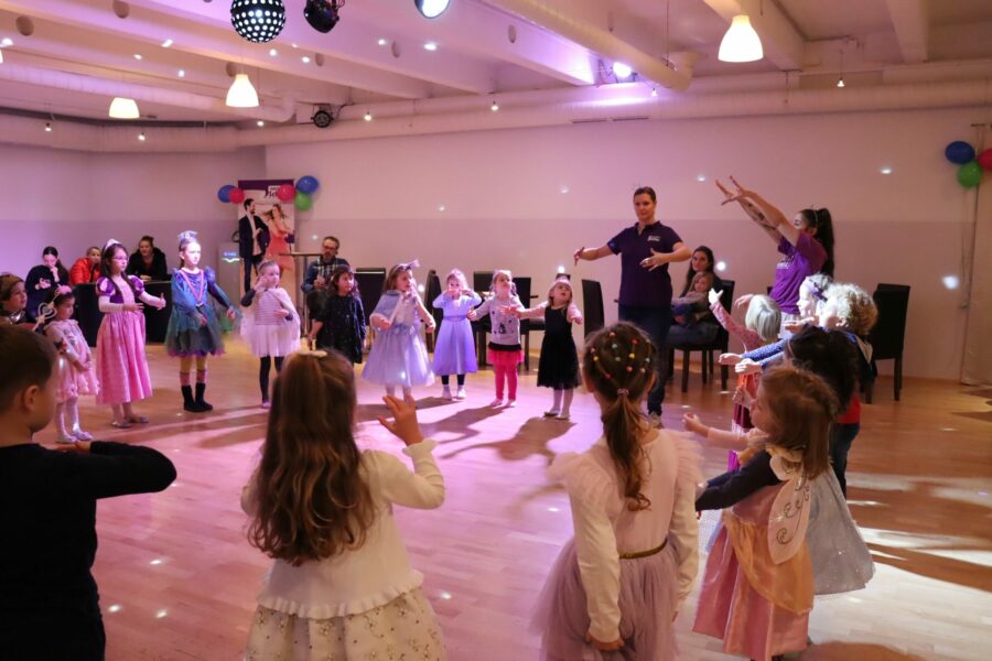 Kindertanz - Tanzen lernen für Kinder - Kinderfasching Regensburg